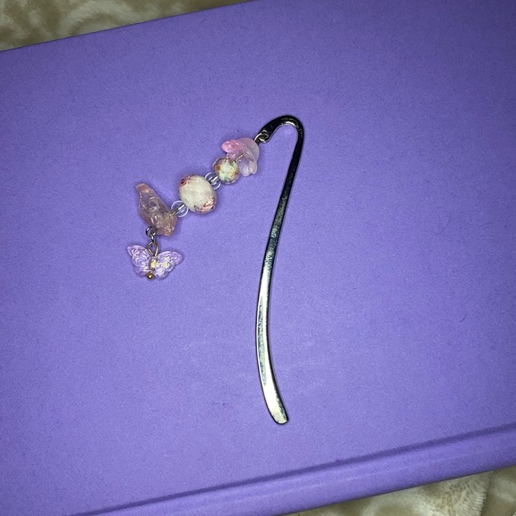 Handmade metal hook bookmark - Picture 2 of 3